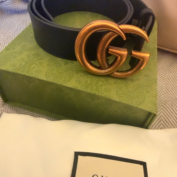 Gucci Black Leather Belt with Gold GG Emblem Sz 100 - Picture 2 of 8